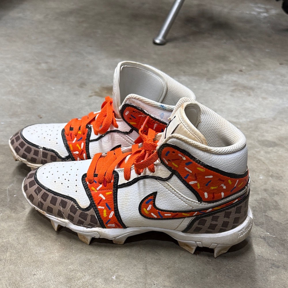 Nike youth baseball drop cleats. Custom hand painted.